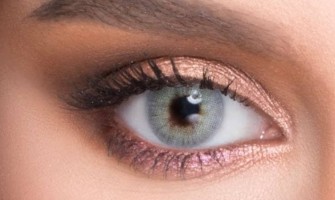 Koyu Renk Gözlüler için Renkli Lens Seçimi Nasıl Yapılır?